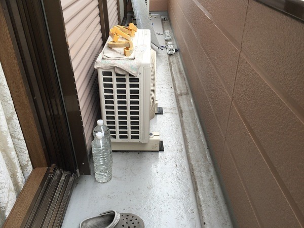 岐阜市でベランダの防水膜が剥がれ点検のご相談、トップコートのみの施工が疑われる悪質な事例